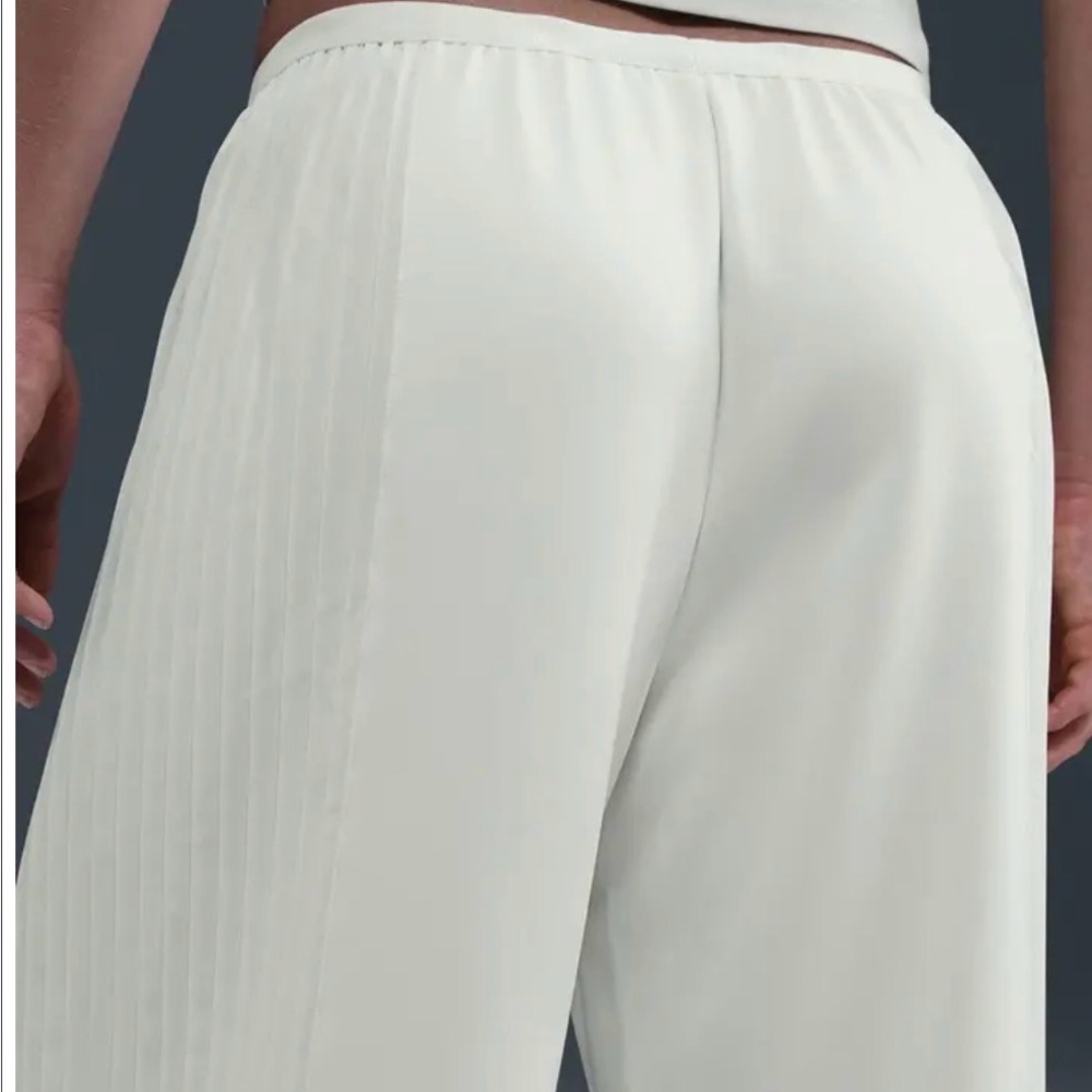 Nike Cream Wide-Leg Pleated Side Panel Pants - Picture 4 of 7